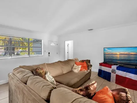700 SW 5th Court Hallandale Beach FL 33009
