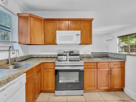 700 SW 5th Court Hallandale Beach FL 33009