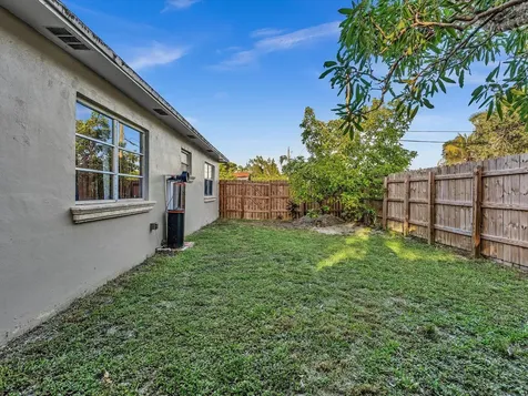 700 SW 5th Court Hallandale Beach FL 33009