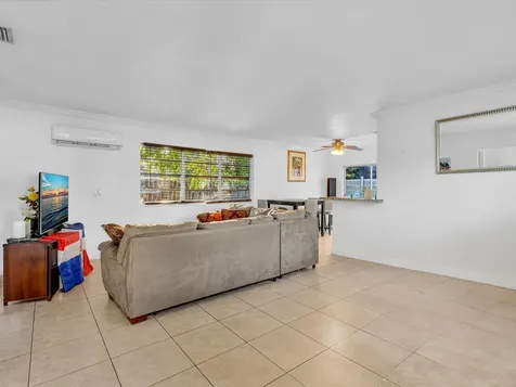 700 SW 5th Court Hallandale Beach FL 33009