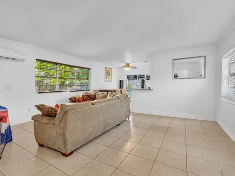 700 SW 5th Court Hallandale Beach FL 33009
