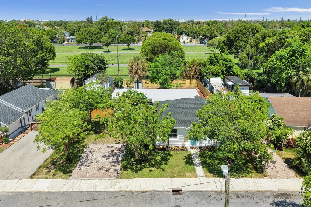 716 S Pine Street Lake Worth Beach FL 33460