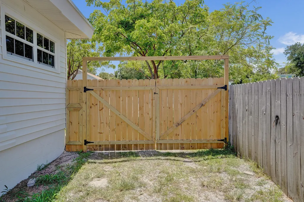 716 S Pine Street Lake Worth Beach FL 33460