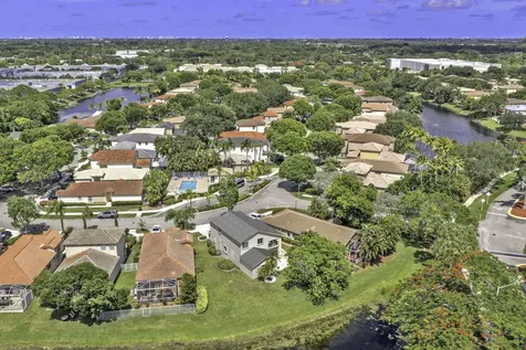 6511 Pelican Terrace Coconut Creek FL 33073
