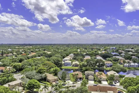 6511 Pelican Terrace Coconut Creek FL 33073