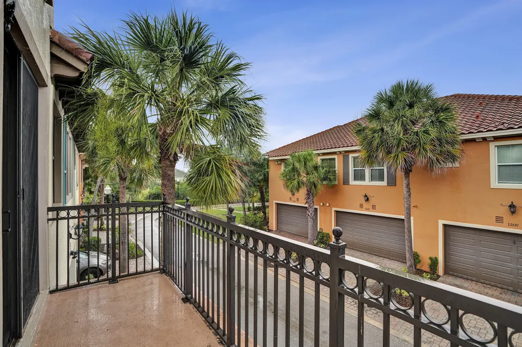 12662 NW 32nd Place Sunrise FL 33323
