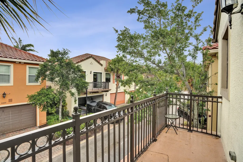 12662 NW 32nd Place Sunrise FL 33323