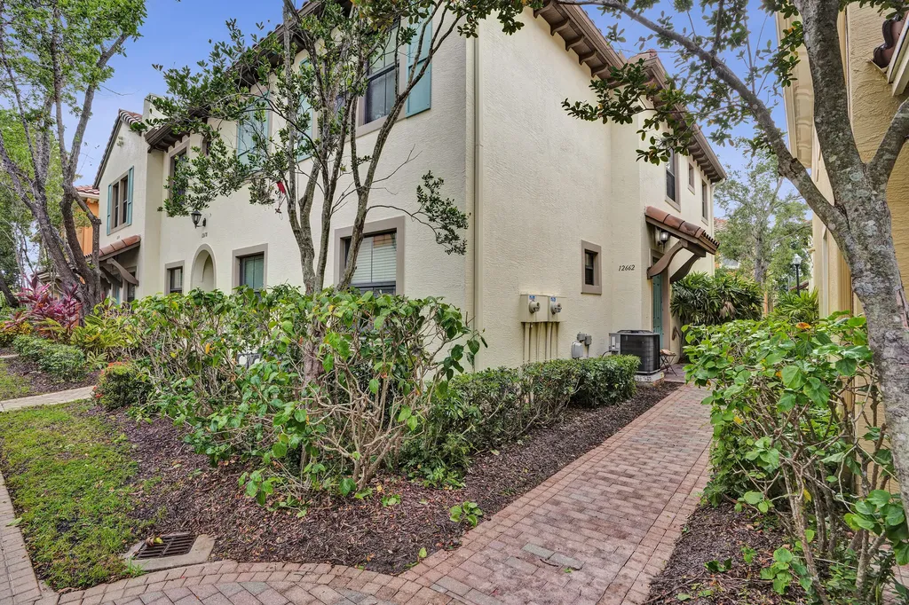 12662 NW 32nd Place Sunrise FL 33323
