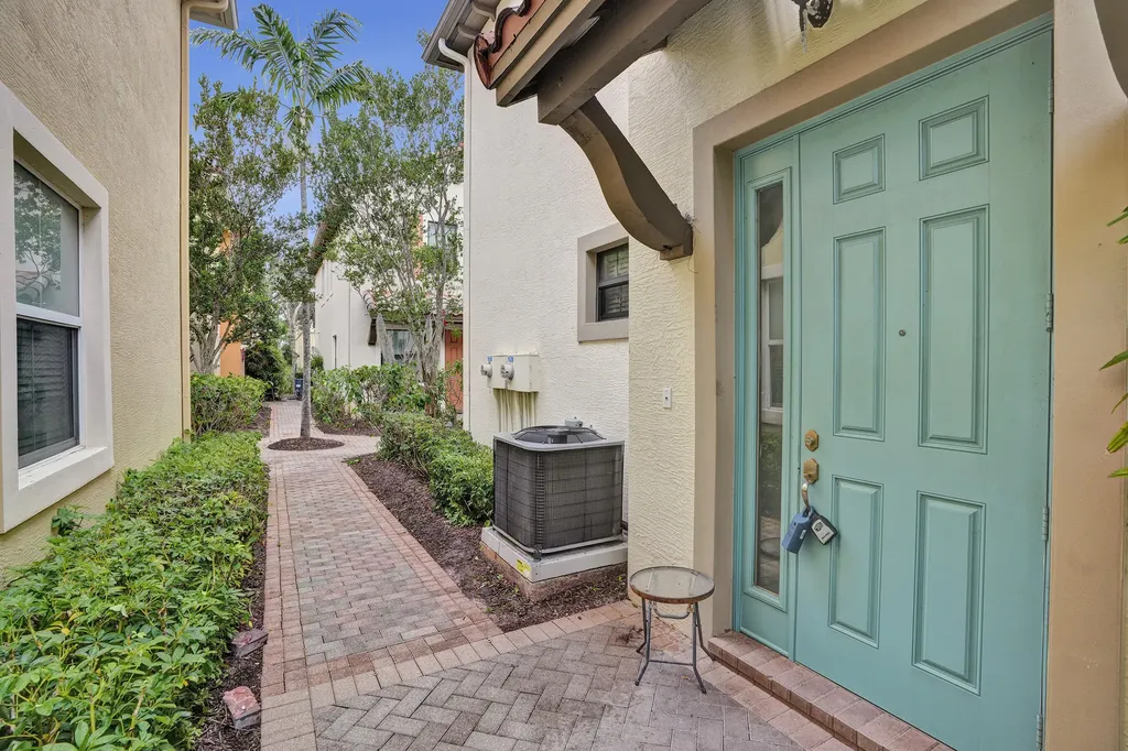 12662 NW 32nd Place Sunrise FL 33323