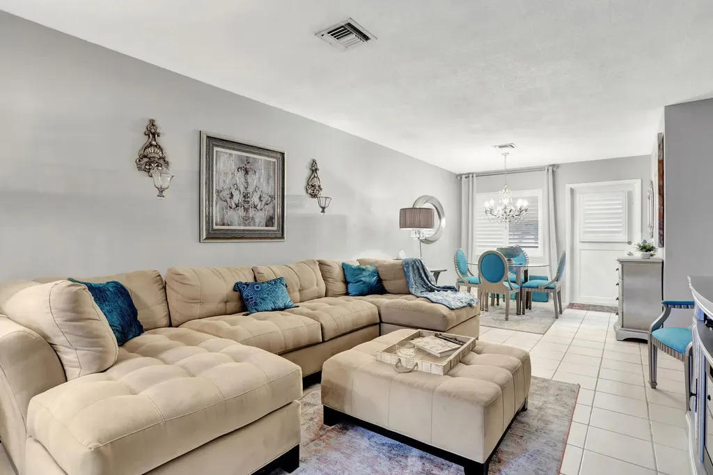 2131 NE 42nd Court Lighthouse Point FL 33064