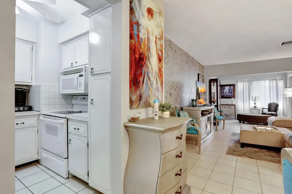 2131 NE 42nd Court Lighthouse Point FL 33064