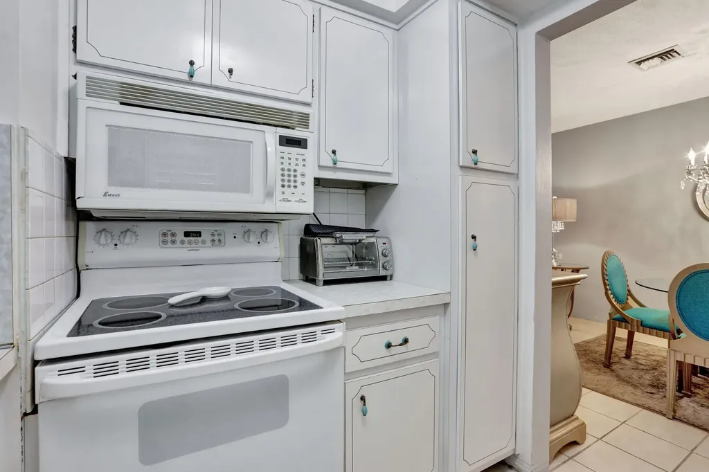 2131 NE 42nd Court Lighthouse Point FL 33064