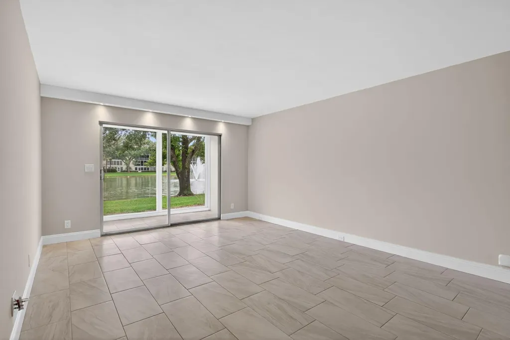 2202 Lucaya Bend Coconut Creek FL 33066