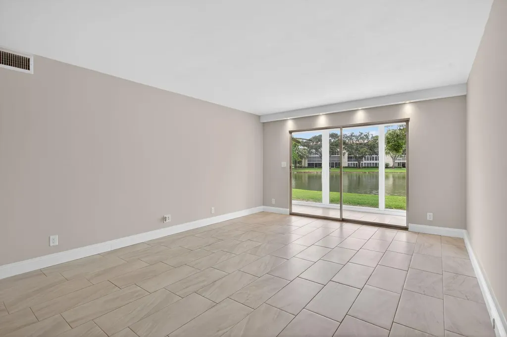 2202 Lucaya Bend Coconut Creek FL 33066