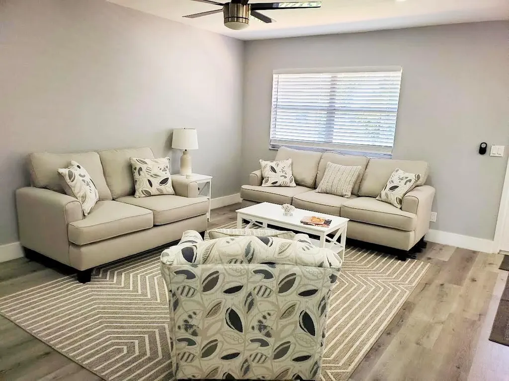 564 Saxony L Drive Delray Beach FL 33446