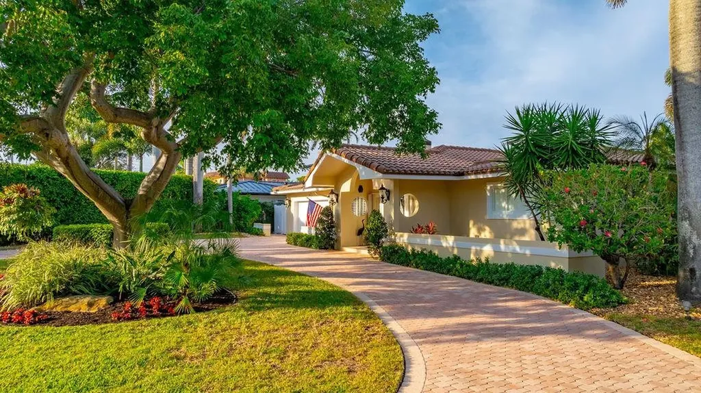 2317 NE 28th Court Lighthouse Point FL 33064