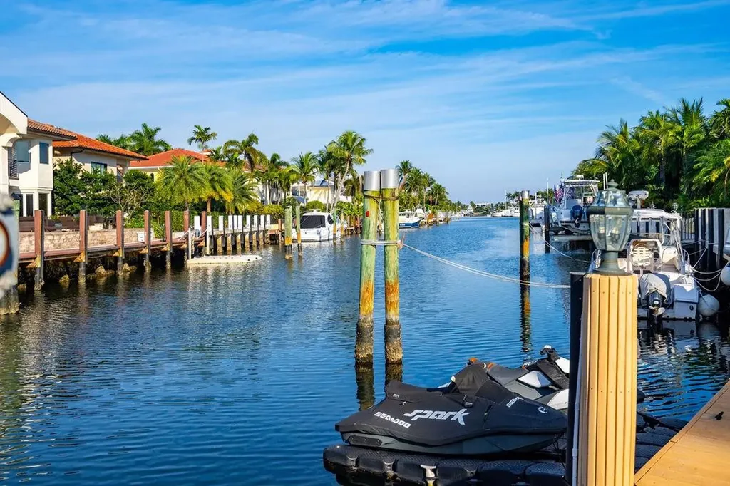 2317 NE 28th Court Lighthouse Point FL 33064