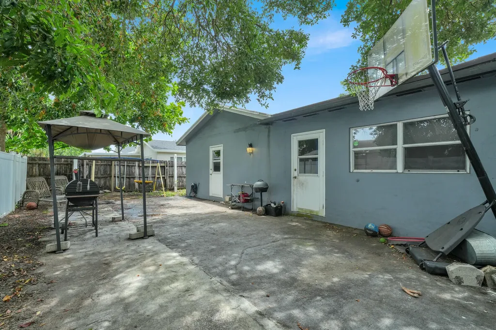 9599 SW 13th Place Boca Raton FL 33428