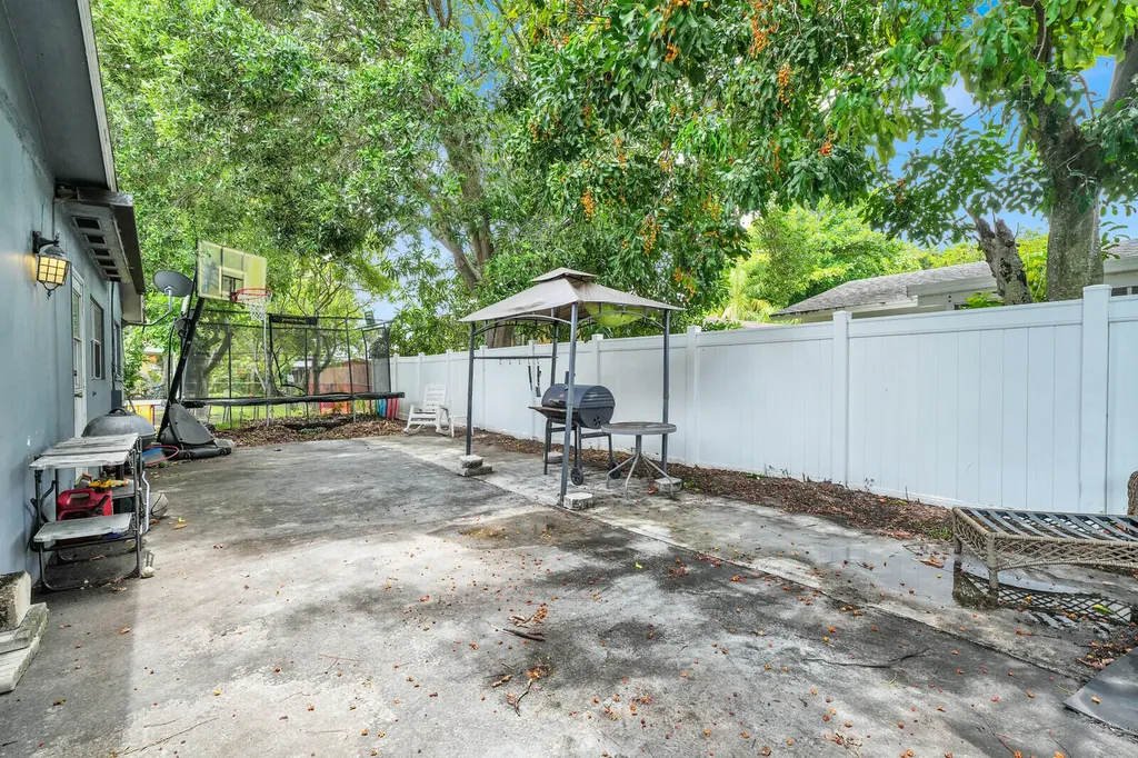 9599 SW 13th Place Boca Raton FL 33428