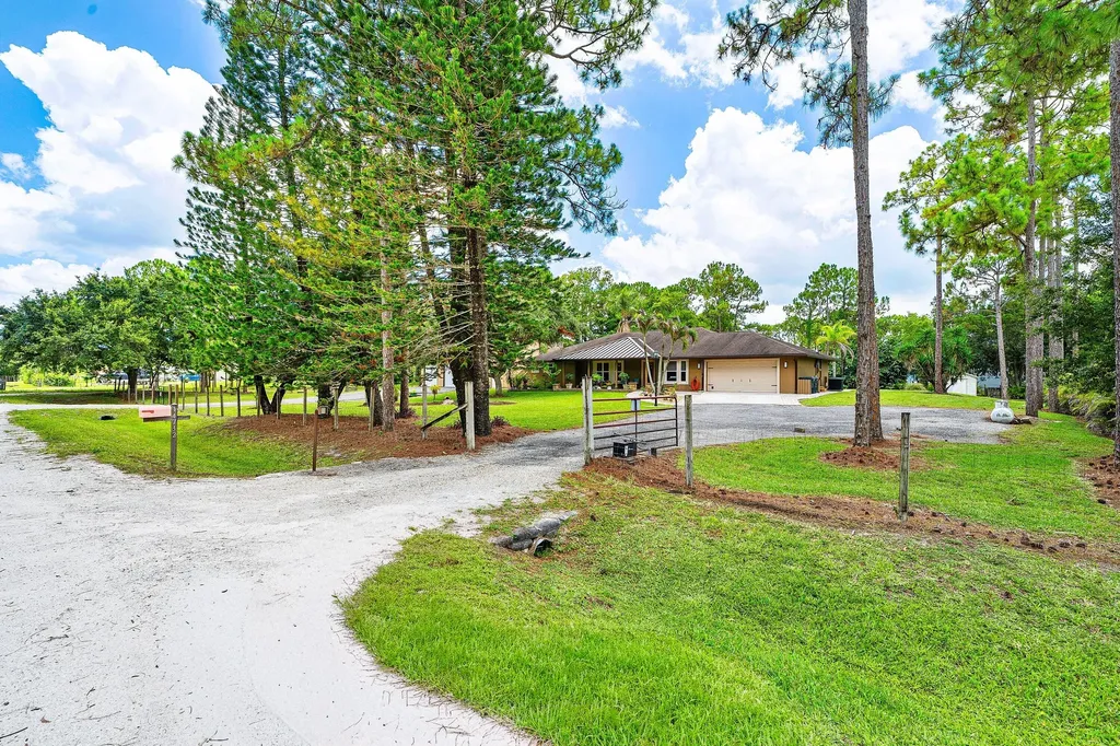 Loxahatchee FL, 14732 63RD Court N
