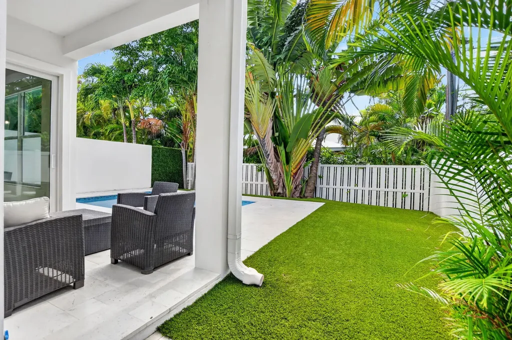 500 NE Wavecrest Way Boca Raton FL 33432