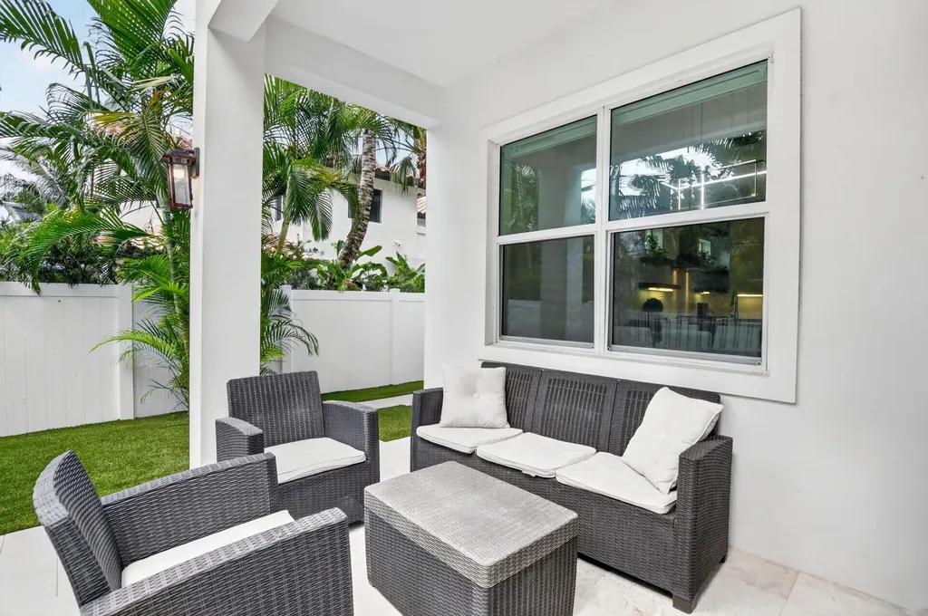 500 NE Wavecrest Way Boca Raton FL 33432