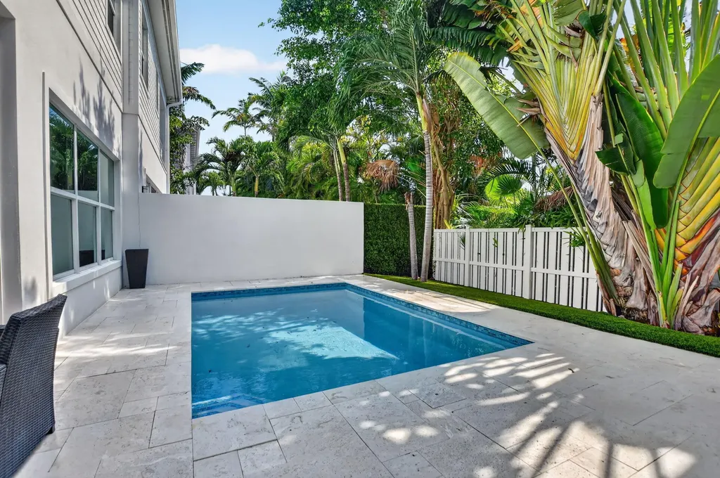 500 NE Wavecrest Way Boca Raton FL 33432