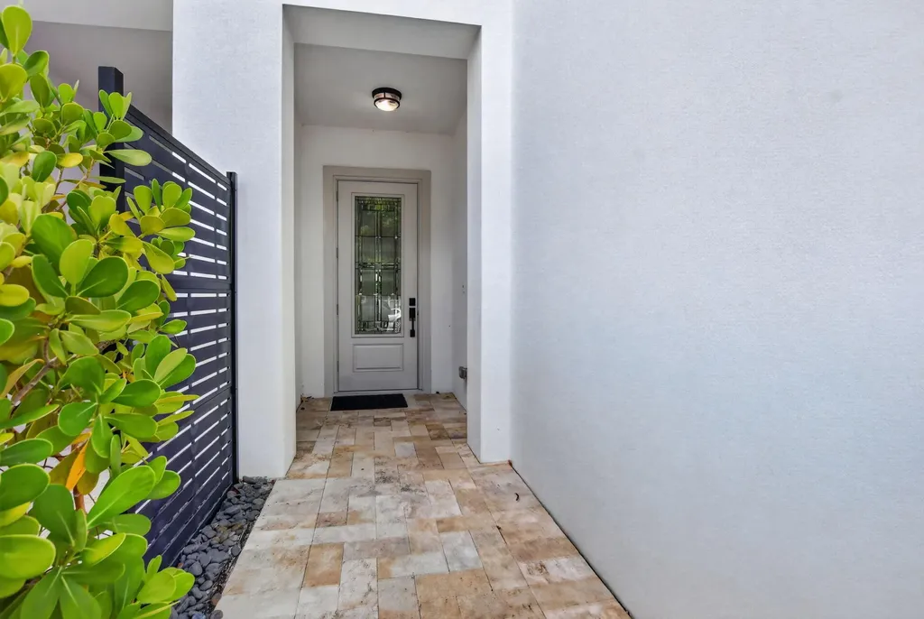 500 NE Wavecrest Way Boca Raton FL 33432