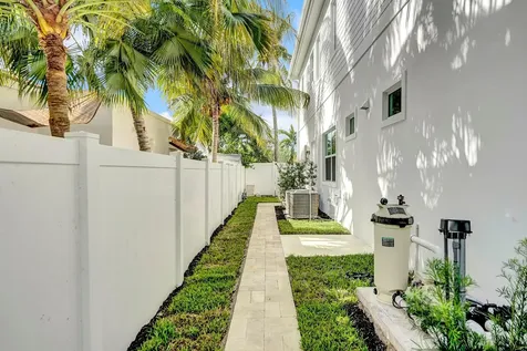 500 NE Wavecrest Way Boca Raton FL 33432