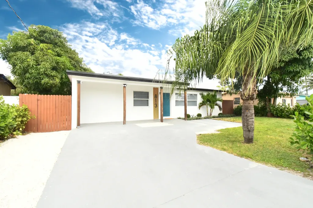 813 SW 3rd Court Delray Beach FL 33444
