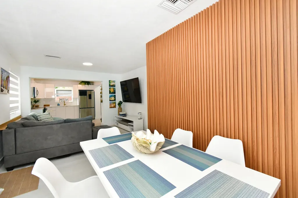 813 SW 3rd Court Delray Beach FL 33444