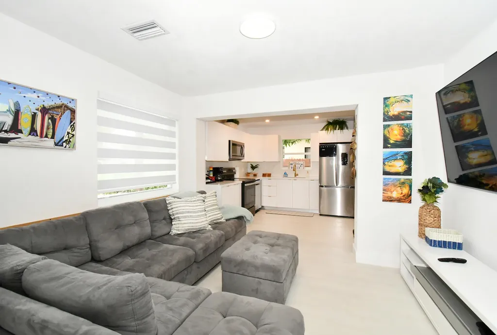 813 SW 3rd Court Delray Beach FL 33444