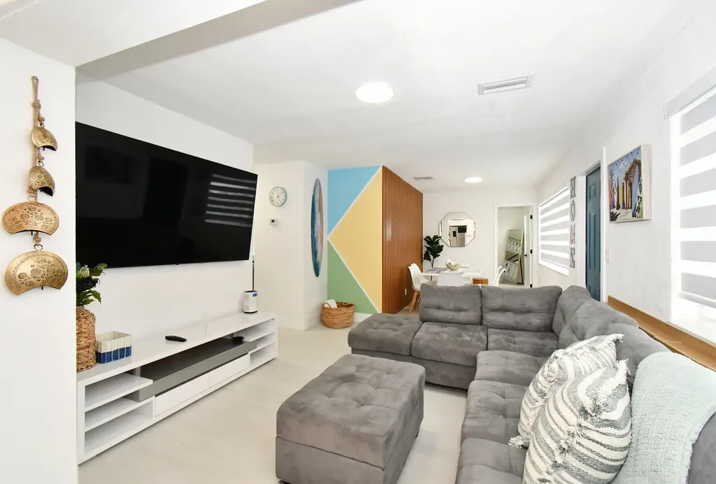 813 SW 3rd Court Delray Beach FL 33444