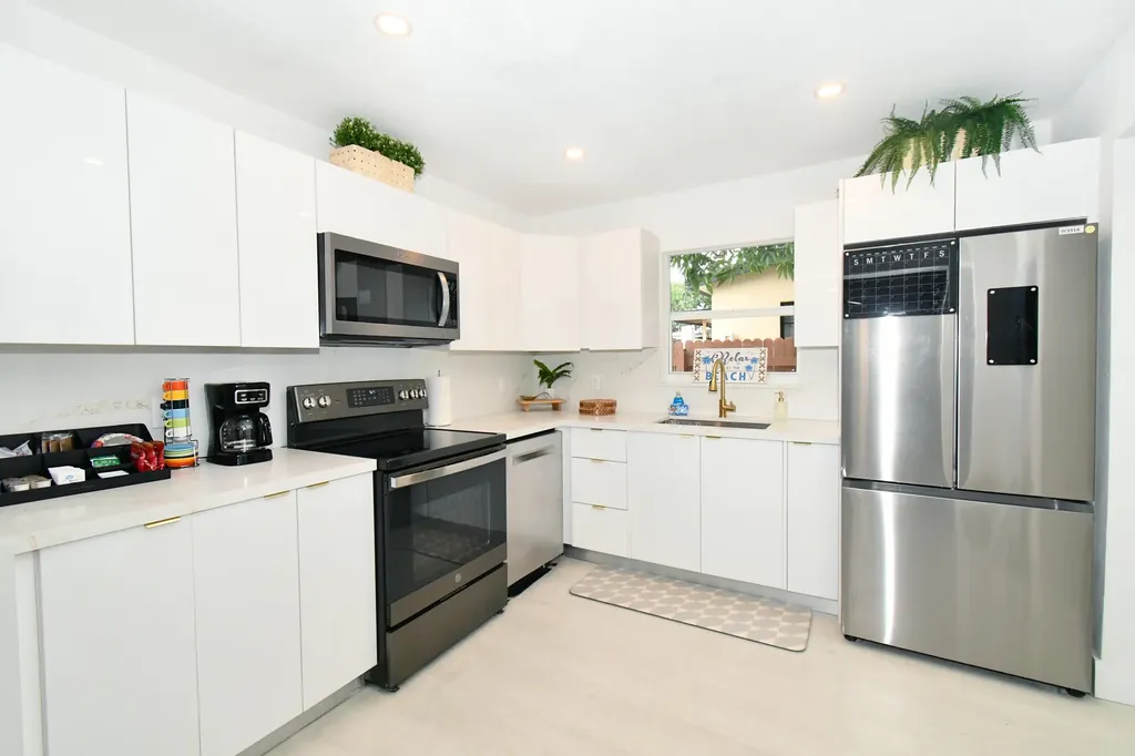 813 SW 3rd Court Delray Beach FL 33444
