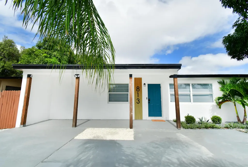 813 SW 3rd Court Delray Beach FL 33444