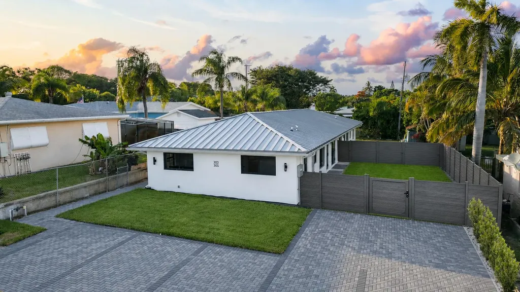 303 De Carie Street Delray Beach FL 33444