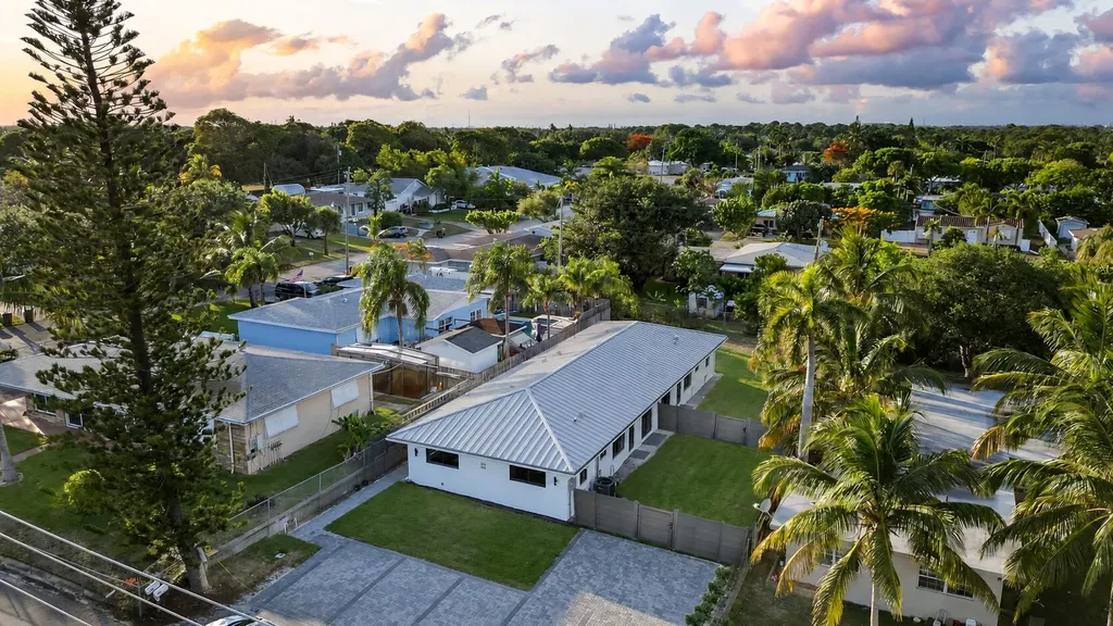 303 De Carie Street Delray Beach FL 33444
