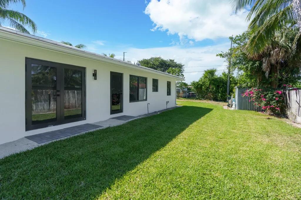 303 De Carie Street Delray Beach FL 33444