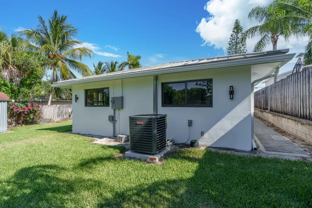 303 De Carie Street Delray Beach FL 33444