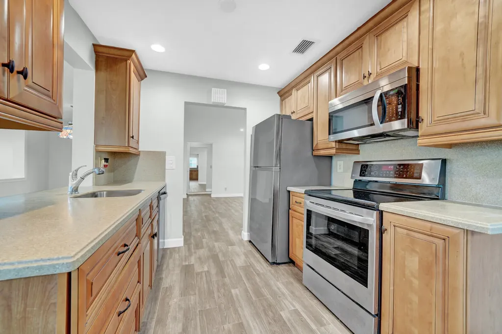 714 SW 16th Street Boynton Beach FL 33426