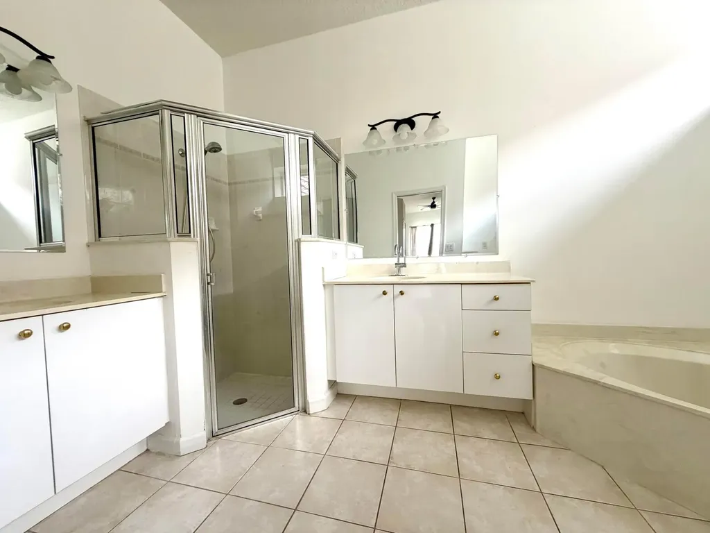 702 SW Aruba Bay Port St Lucie FL 34986