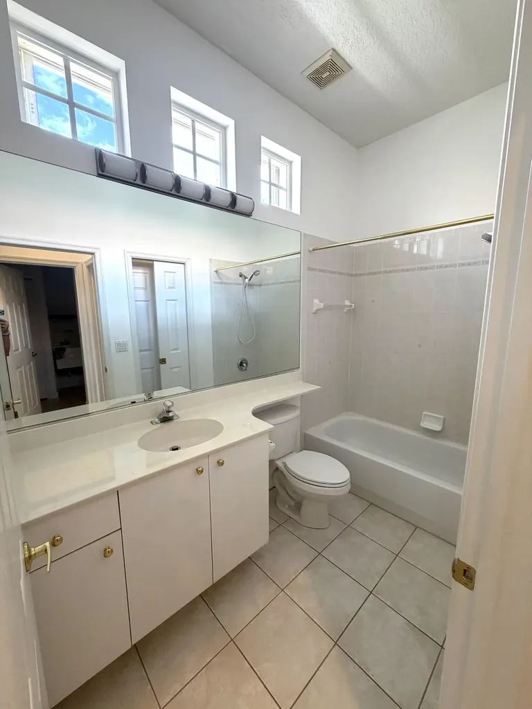 702 SW Aruba Bay Port St Lucie FL 34986