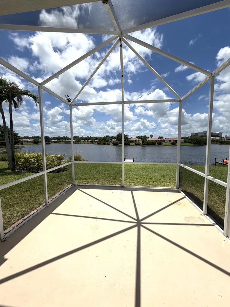 702 SW Aruba Bay Port St Lucie FL 34986