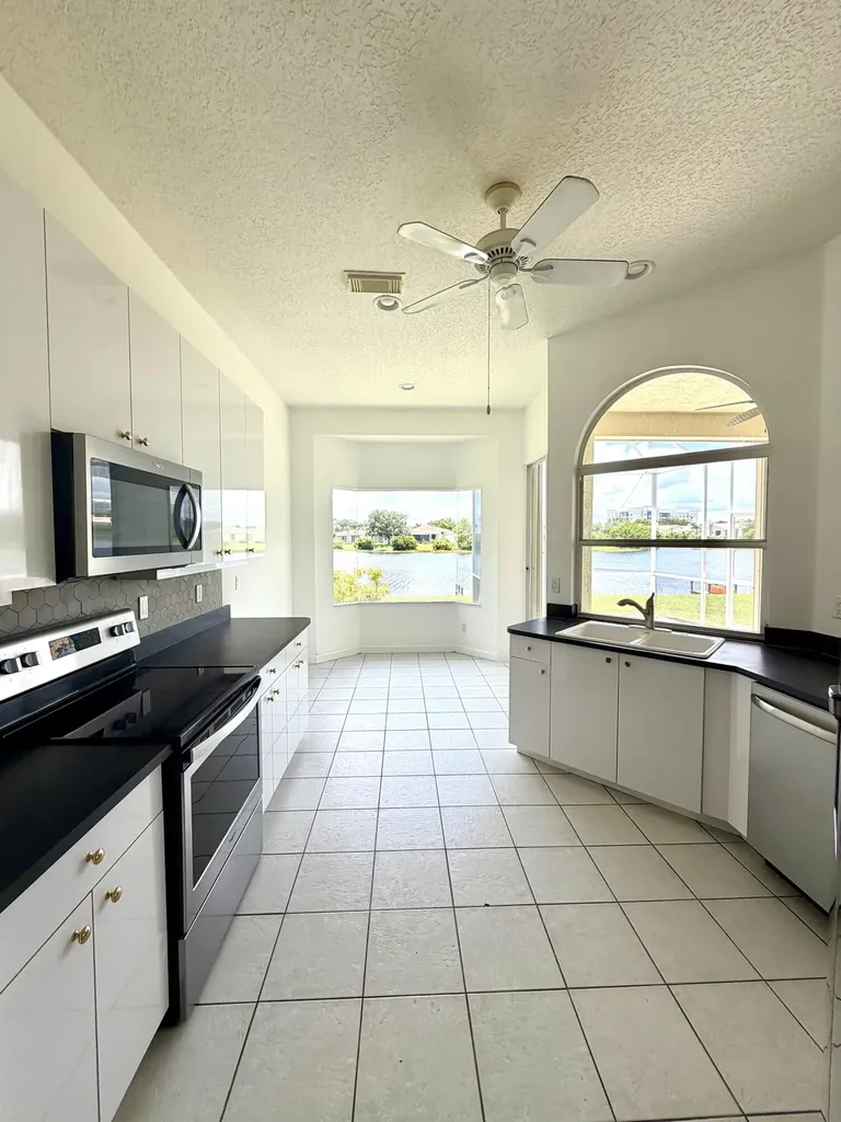 702 SW Aruba Bay Port St Lucie FL 34986