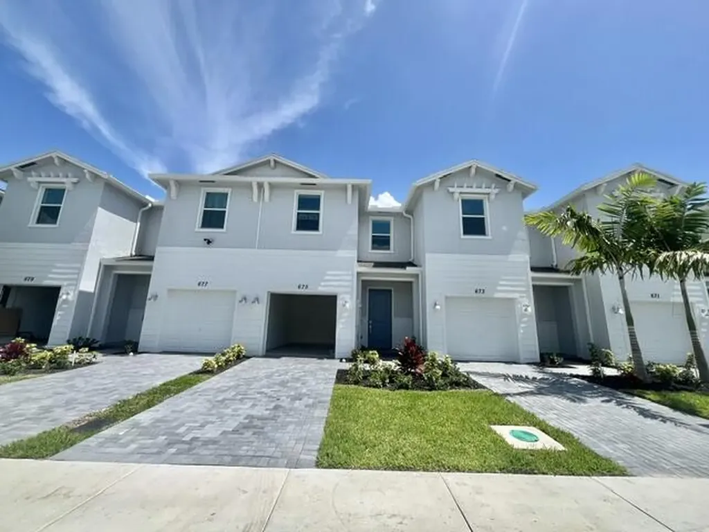 675 SE Lake Falls Street Port St Lucie FL 34984
