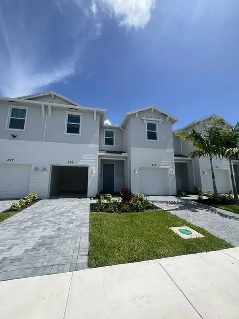675 SE Lake Falls Street Port St Lucie FL 34984
