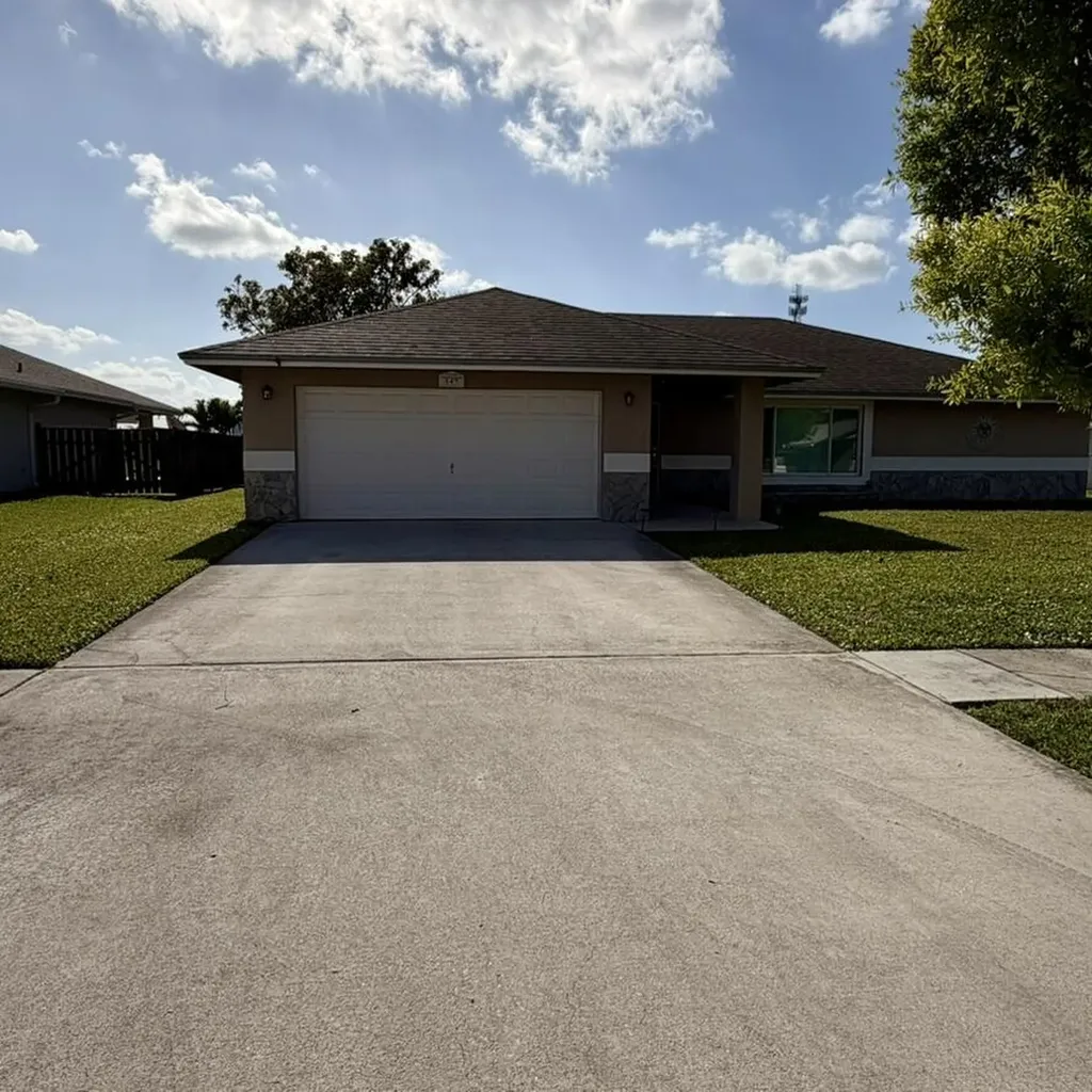 147 Sunflower Circle Royal Palm Beach FL 33411