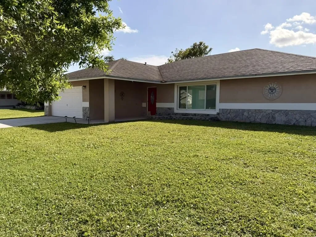 147 Sunflower Circle Royal Palm Beach FL 33411