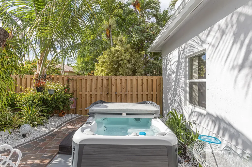 1561 NW 168th Avenue Pembroke Pines FL 33028