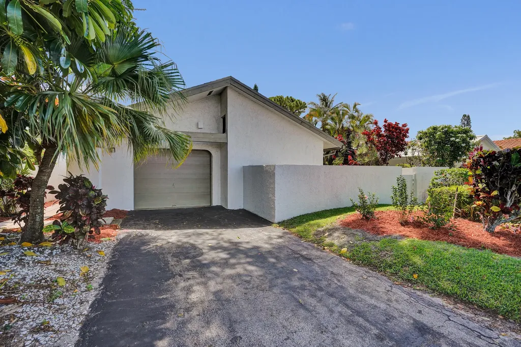 820 NW 21st Way Delray Beach FL 33445